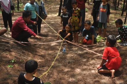 Keseruan Outbond Bersama Santri TPA Bina Insani Dusun Semail