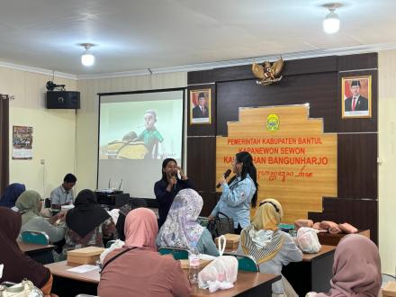 Pelatihan Leadership dan Komunikasi bagi Ketua Kelompok PNM Mekaar di Kalurahan Bangunharjo
